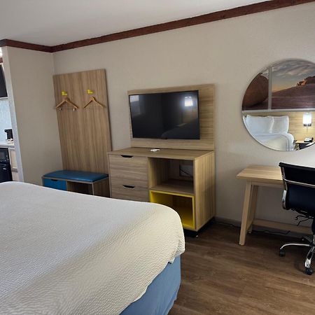 Days Inn By Wyndham Suites Fredericksburg Buitenkant foto
