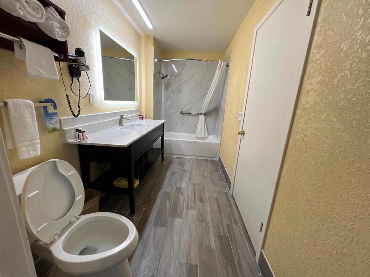 Days Inn By Wyndham Suites Fredericksburg Buitenkant foto
