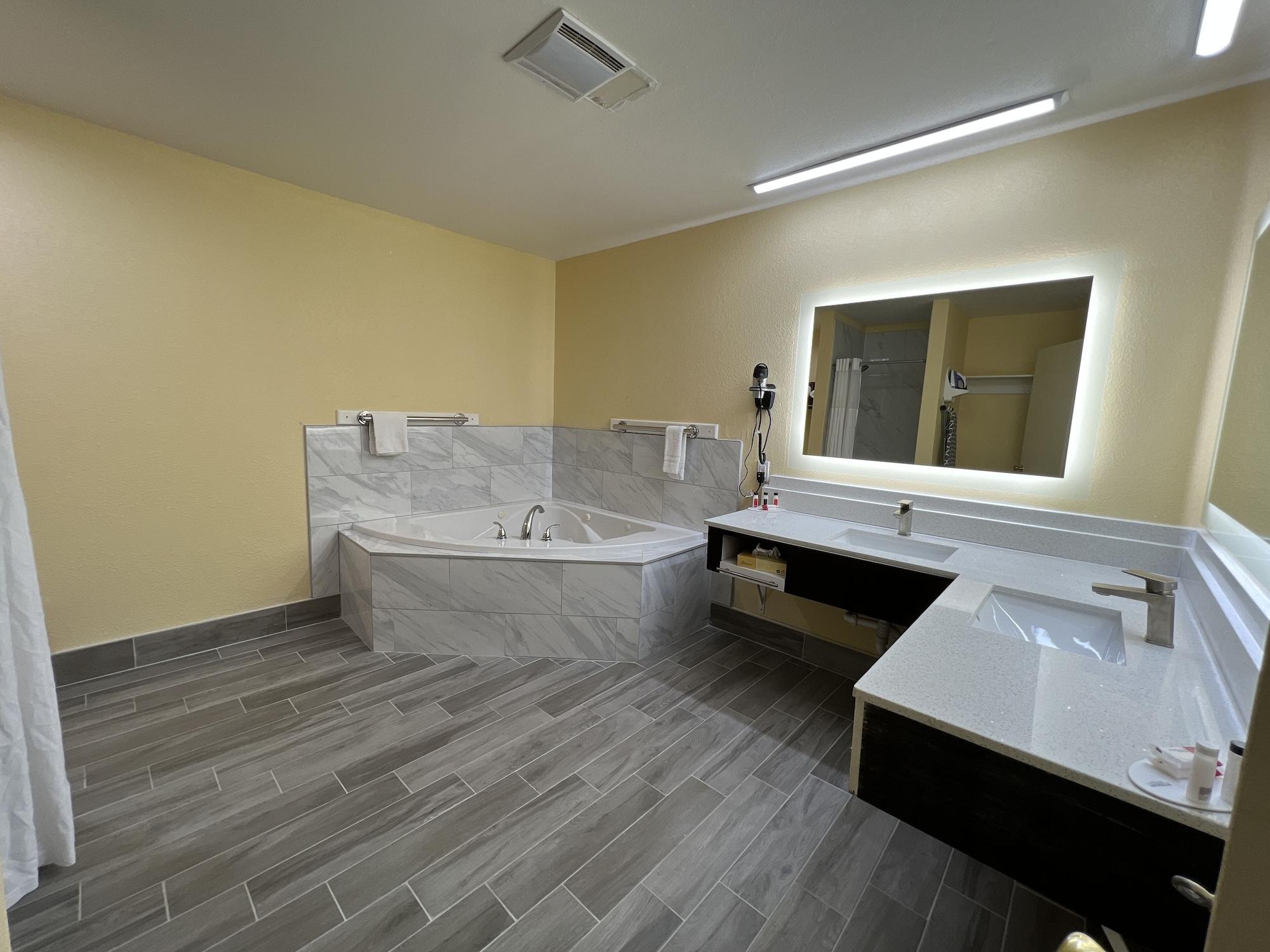 Days Inn By Wyndham Suites Fredericksburg Buitenkant foto