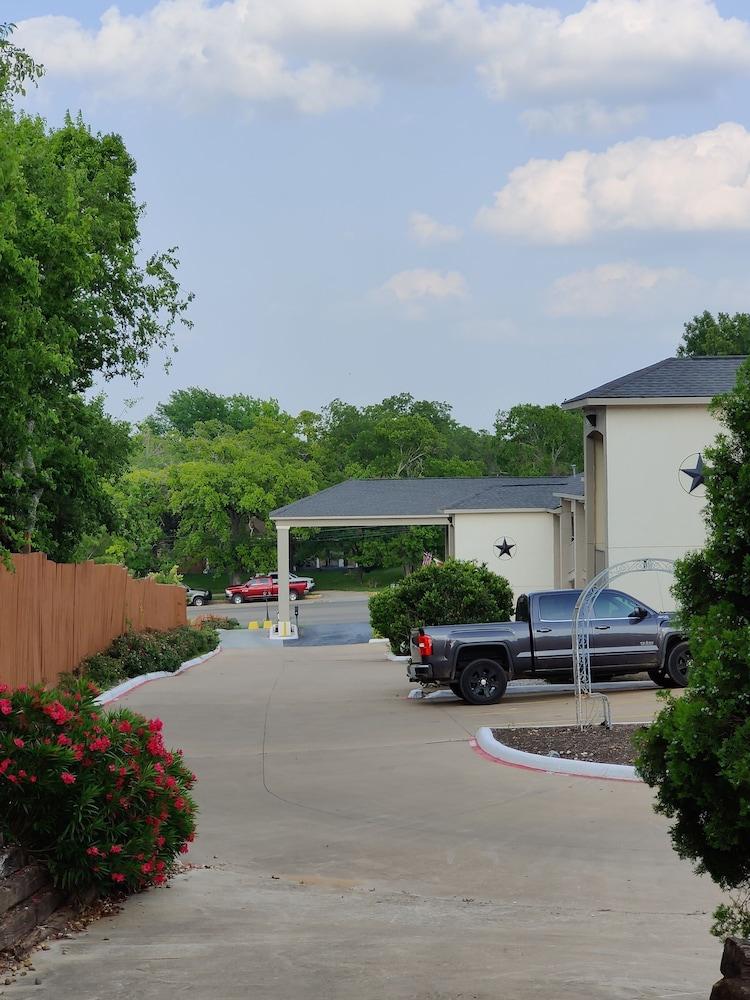 Days Inn By Wyndham Suites Fredericksburg Buitenkant foto