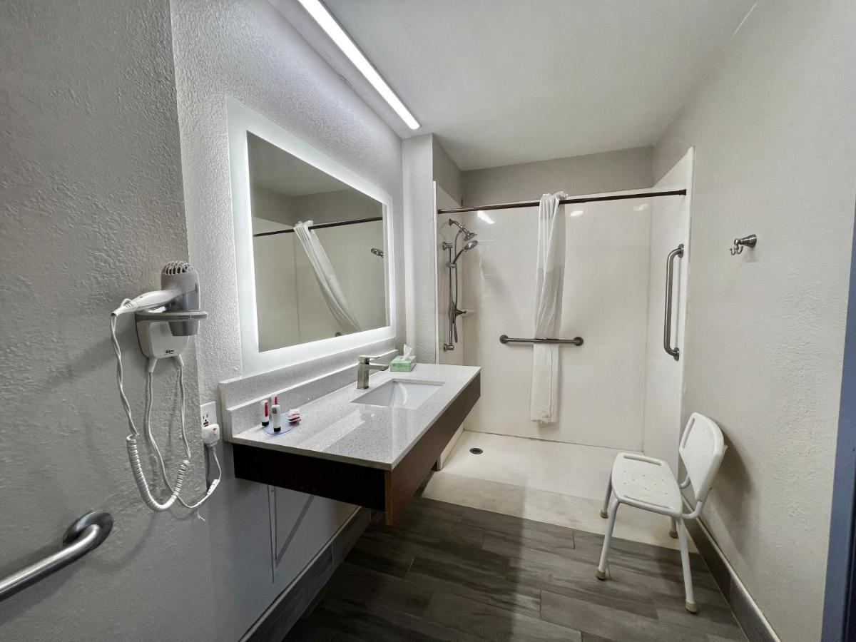 Days Inn By Wyndham Suites Fredericksburg Buitenkant foto