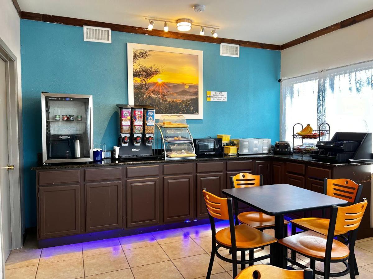 Days Inn By Wyndham Suites Fredericksburg Buitenkant foto