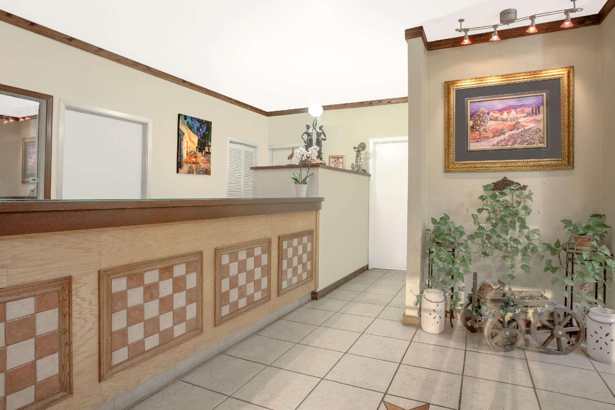 Days Inn By Wyndham Suites Fredericksburg Buitenkant foto