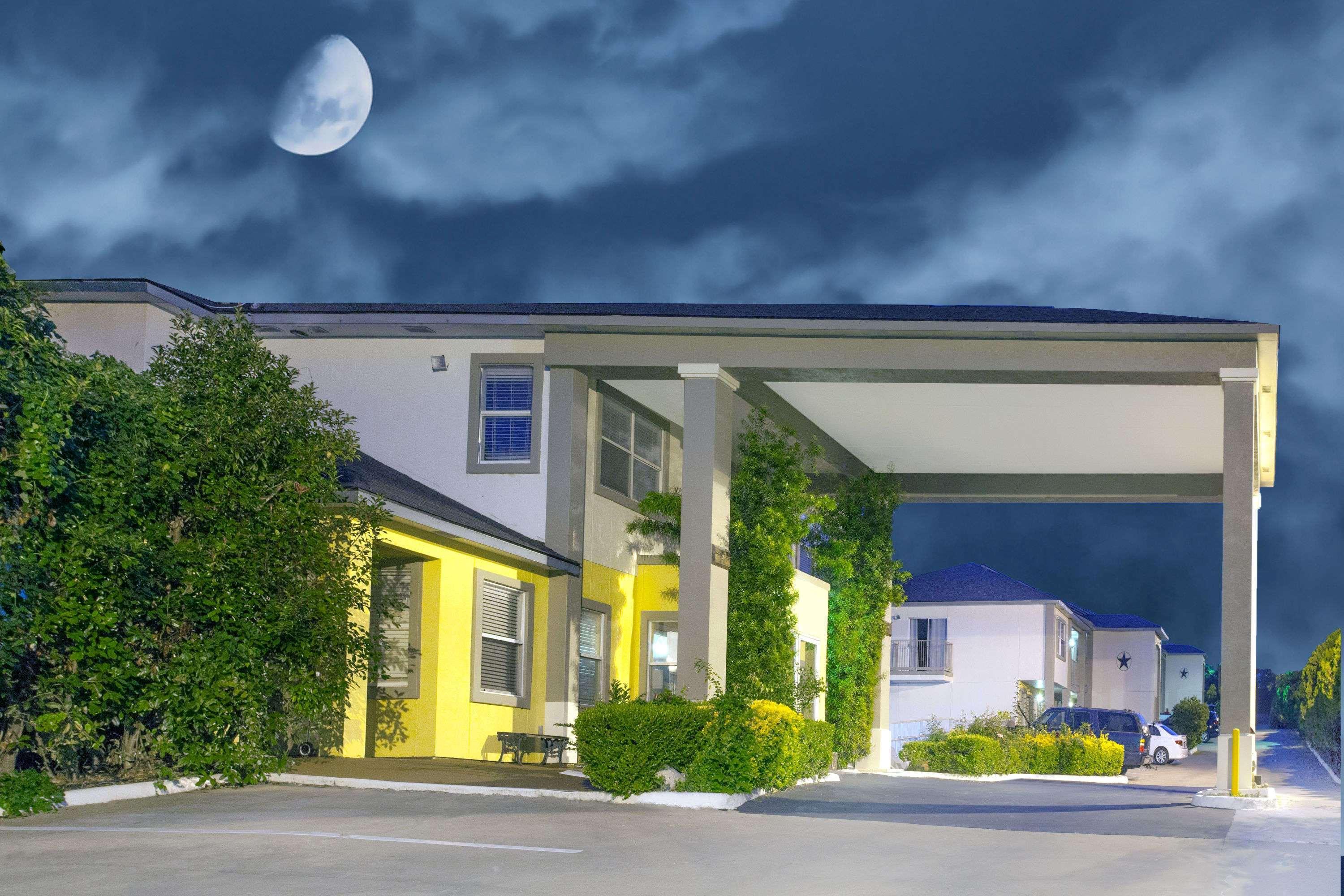 Days Inn By Wyndham Suites Fredericksburg Buitenkant foto