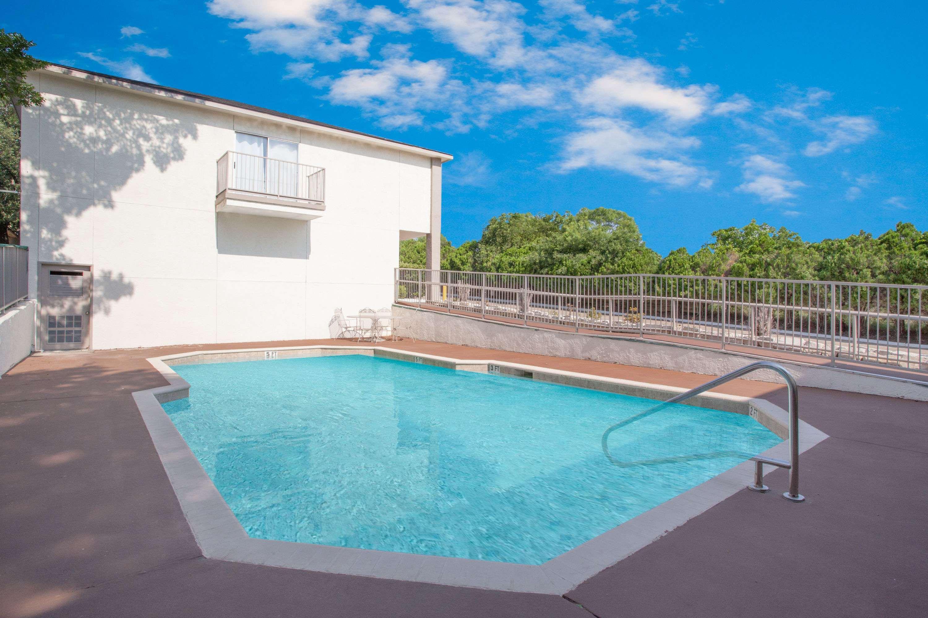 Days Inn By Wyndham Suites Fredericksburg Buitenkant foto