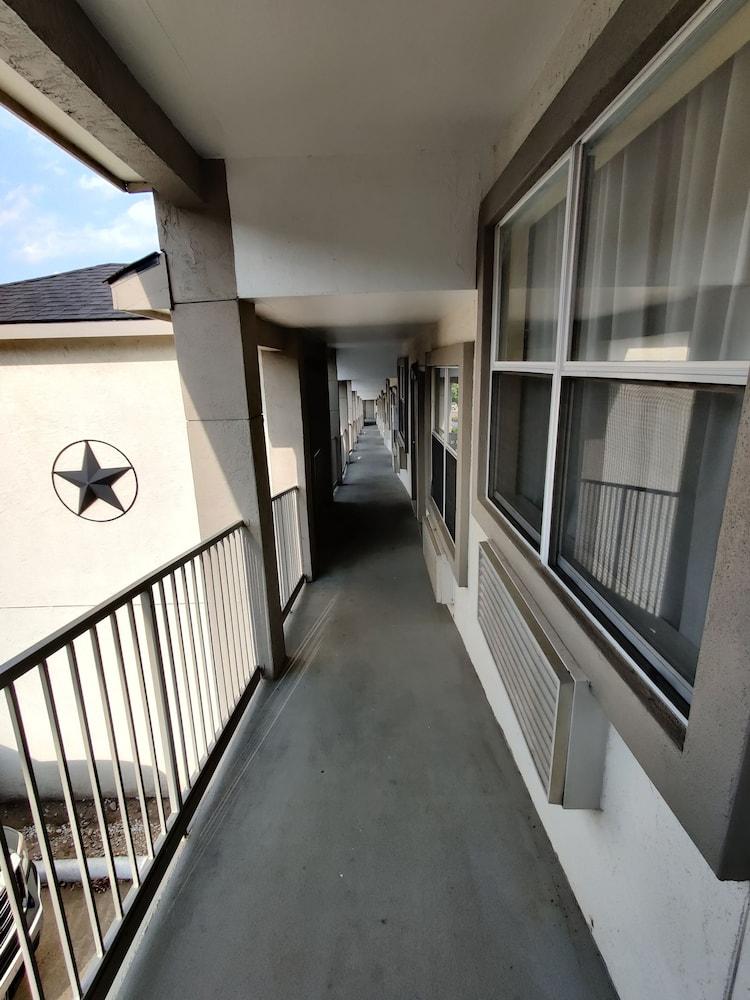 Days Inn By Wyndham Suites Fredericksburg Buitenkant foto
