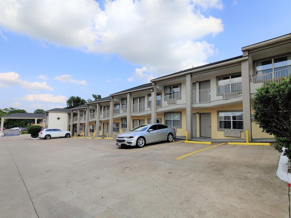 Days Inn By Wyndham Suites Fredericksburg Buitenkant foto