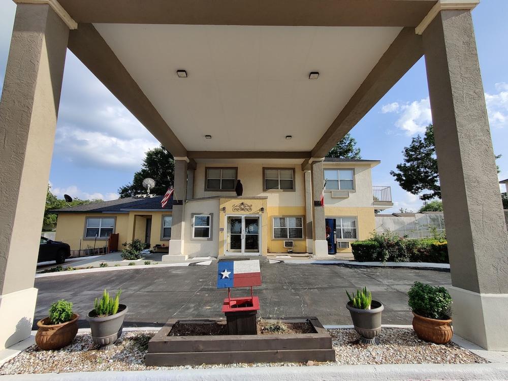 Days Inn By Wyndham Suites Fredericksburg Buitenkant foto