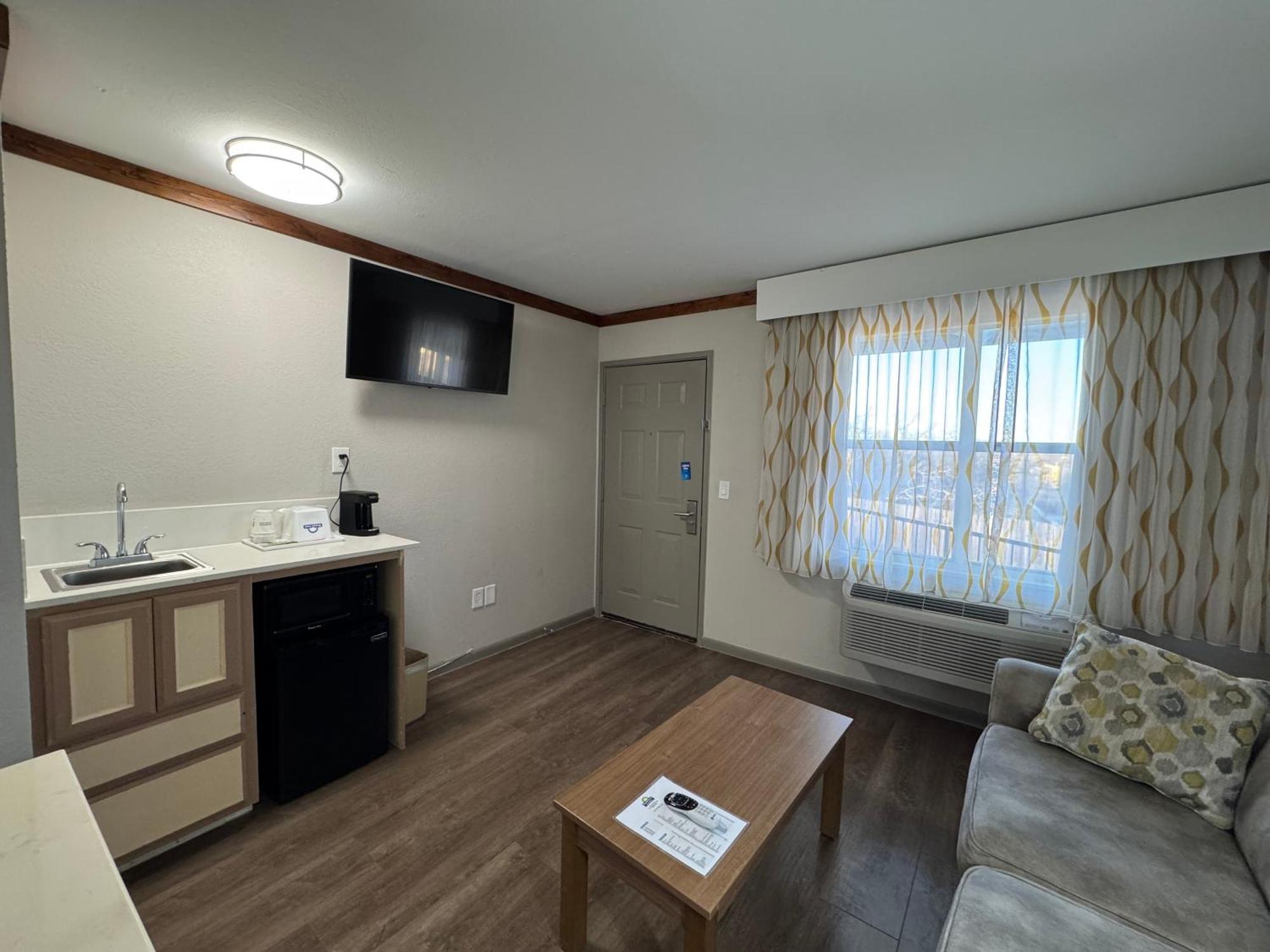 Days Inn By Wyndham Suites Fredericksburg Buitenkant foto