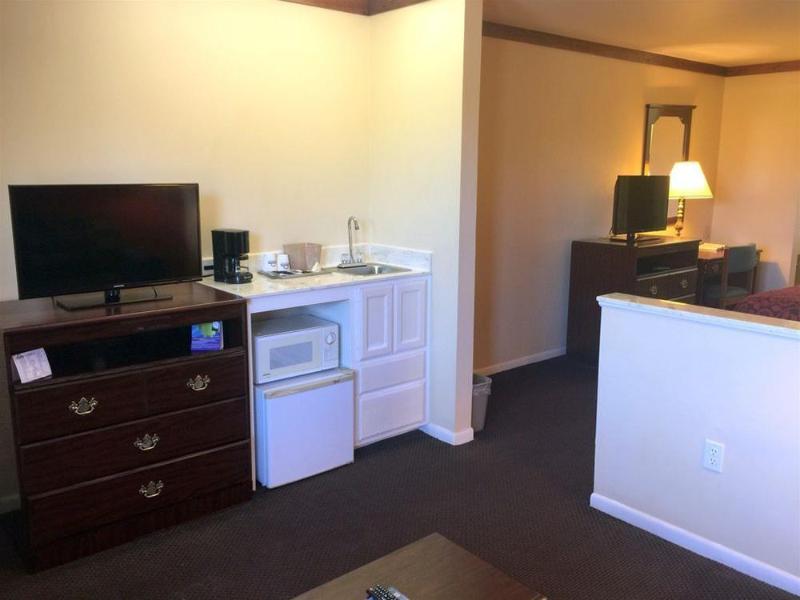 Days Inn By Wyndham Suites Fredericksburg Buitenkant foto